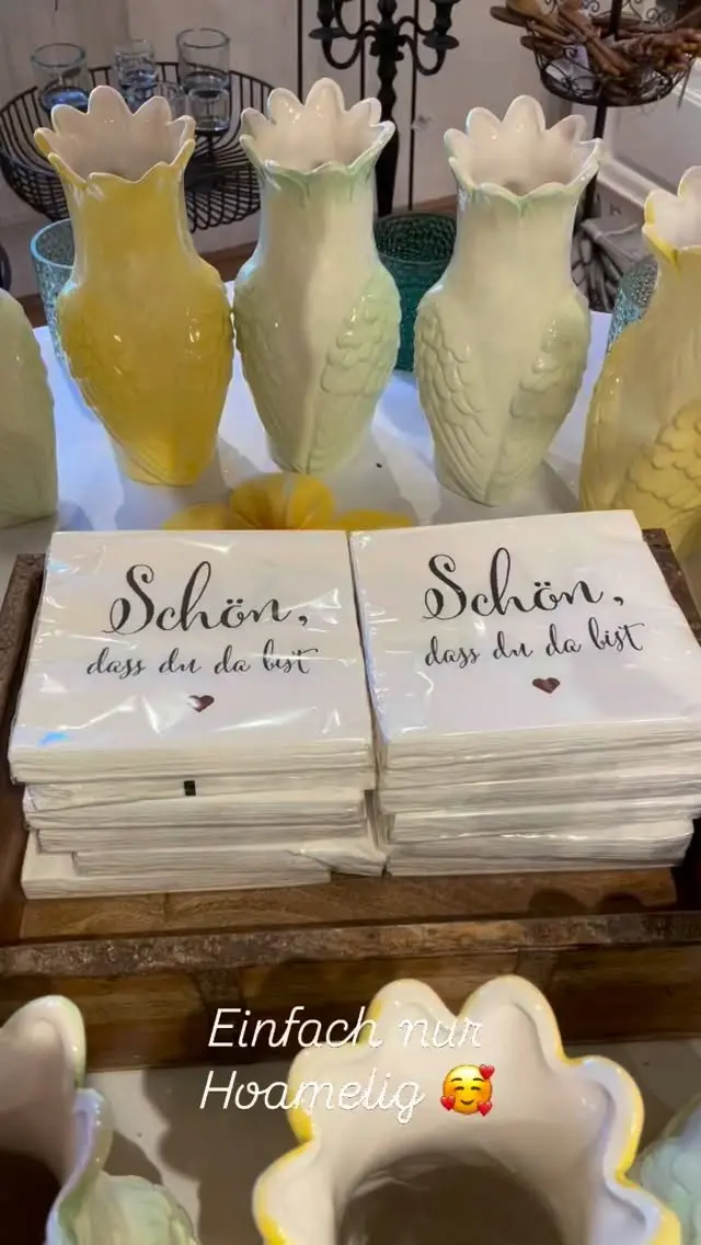 Instagram-Beitrag: Papierservietten mit dem Aufdruck „Schön, dass du da bist“